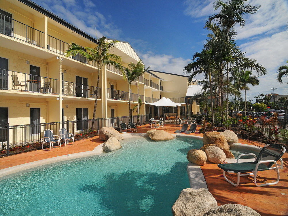 Cairns Queenslander Hotel & Apartments image 1